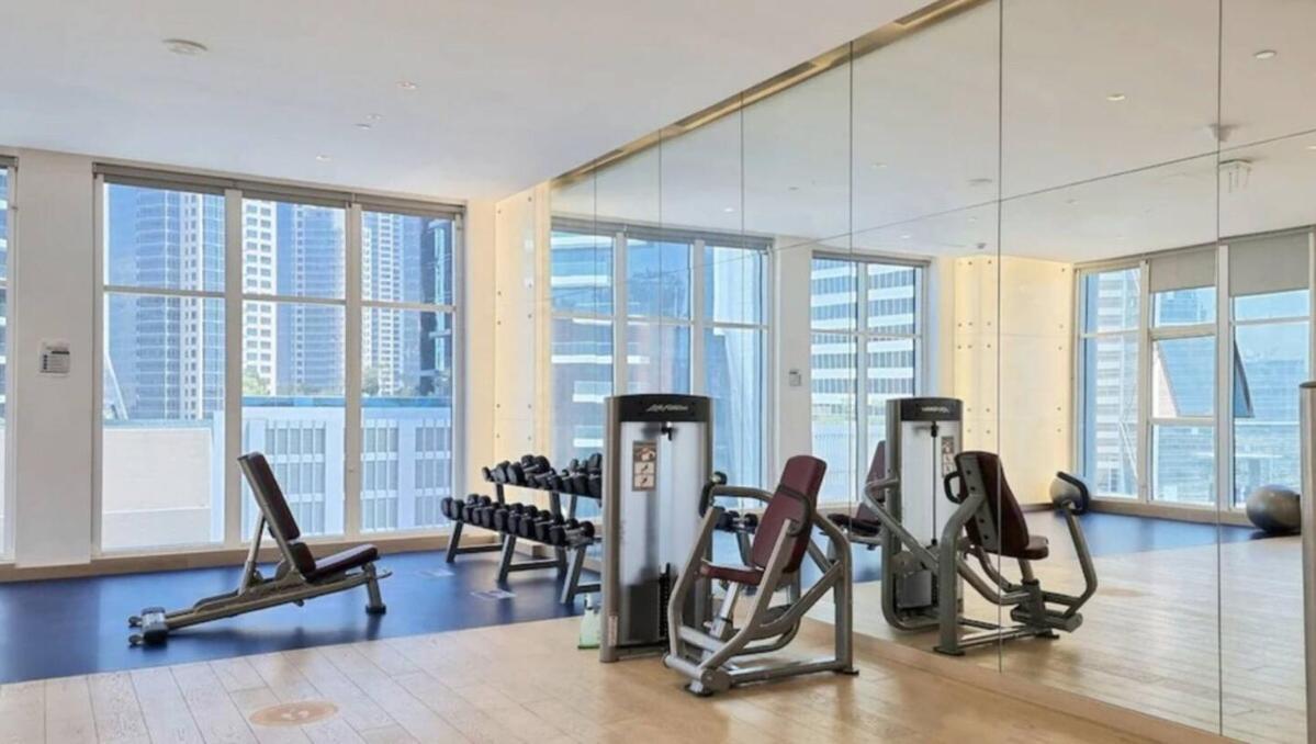 Apartment Your Stylish Getaway Near The Iconic Burj Khalifa Dubai