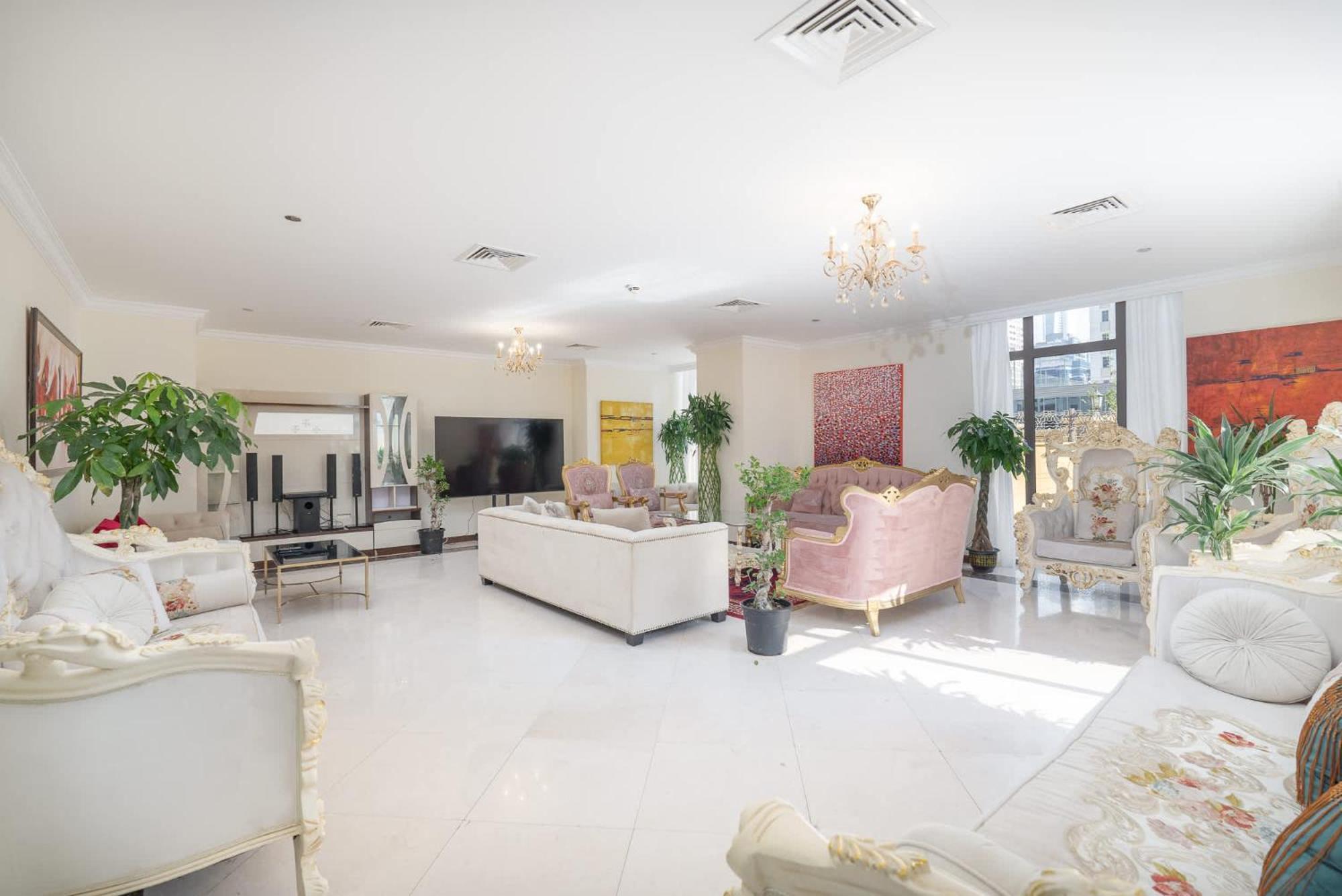 5 Bedroom Flat In Jbr Near The And Sleeps 9 *