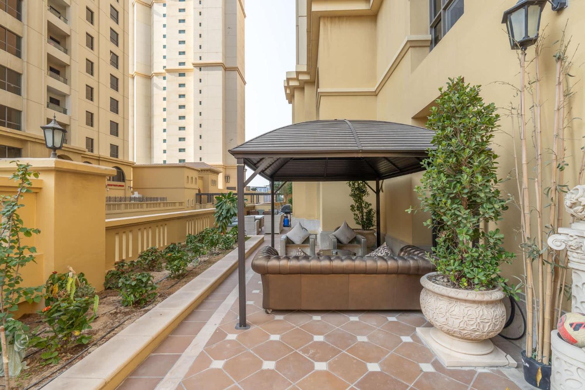 5 Bedroom Flat In Jbr Near The And Sleeps 9 Apartment