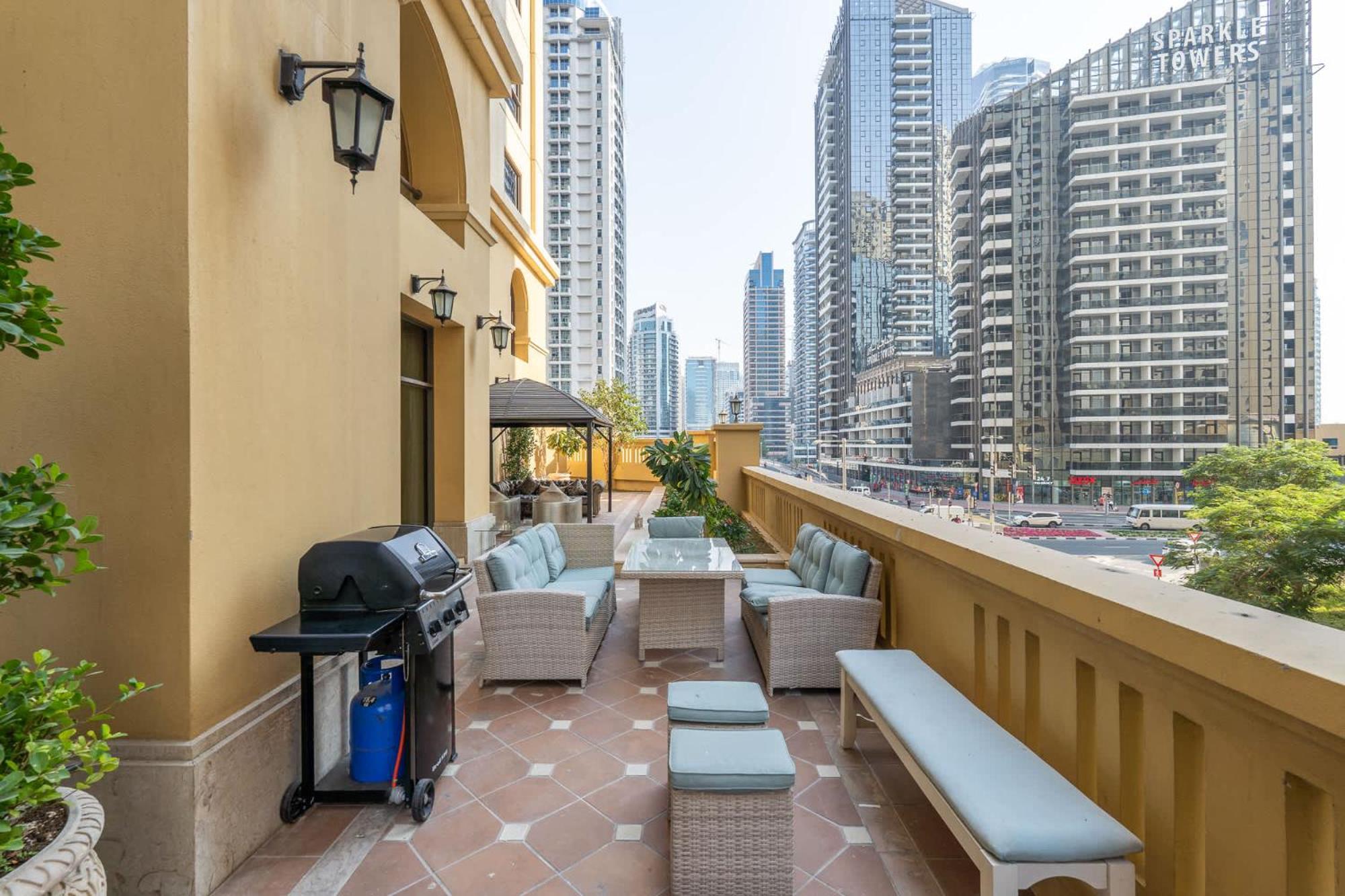 Apartment 5 Bedroom Flat In Jbr Near The And Sleeps 9 *