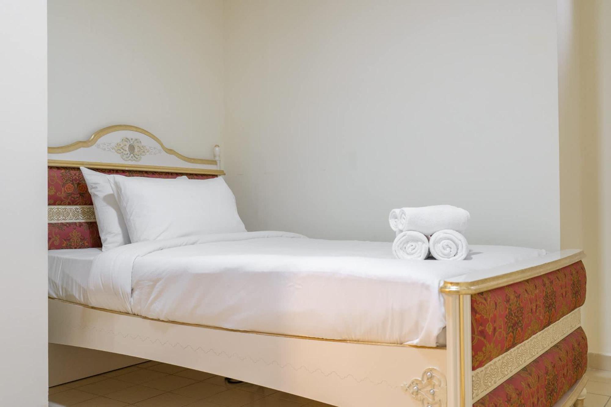 5 Bedroom Flat In Jbr Near The And Sleeps 9