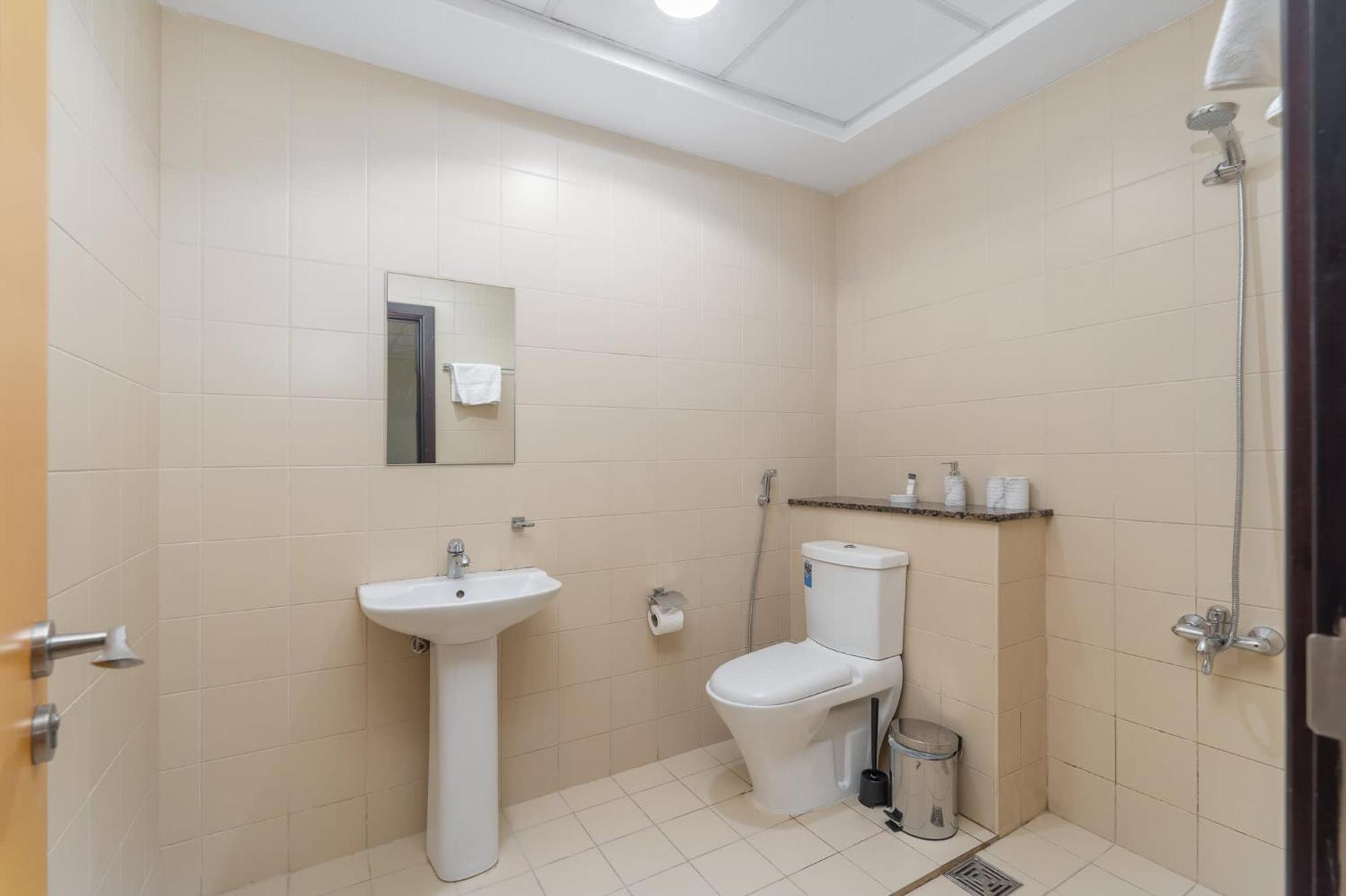 5 Bedroom Flat In Jbr Near The And Sleeps 9