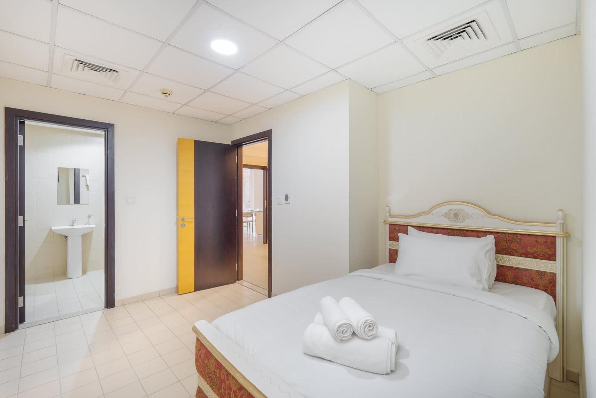 Apartment 5 Bedroom Flat In Jbr Near The And Sleeps 9 *