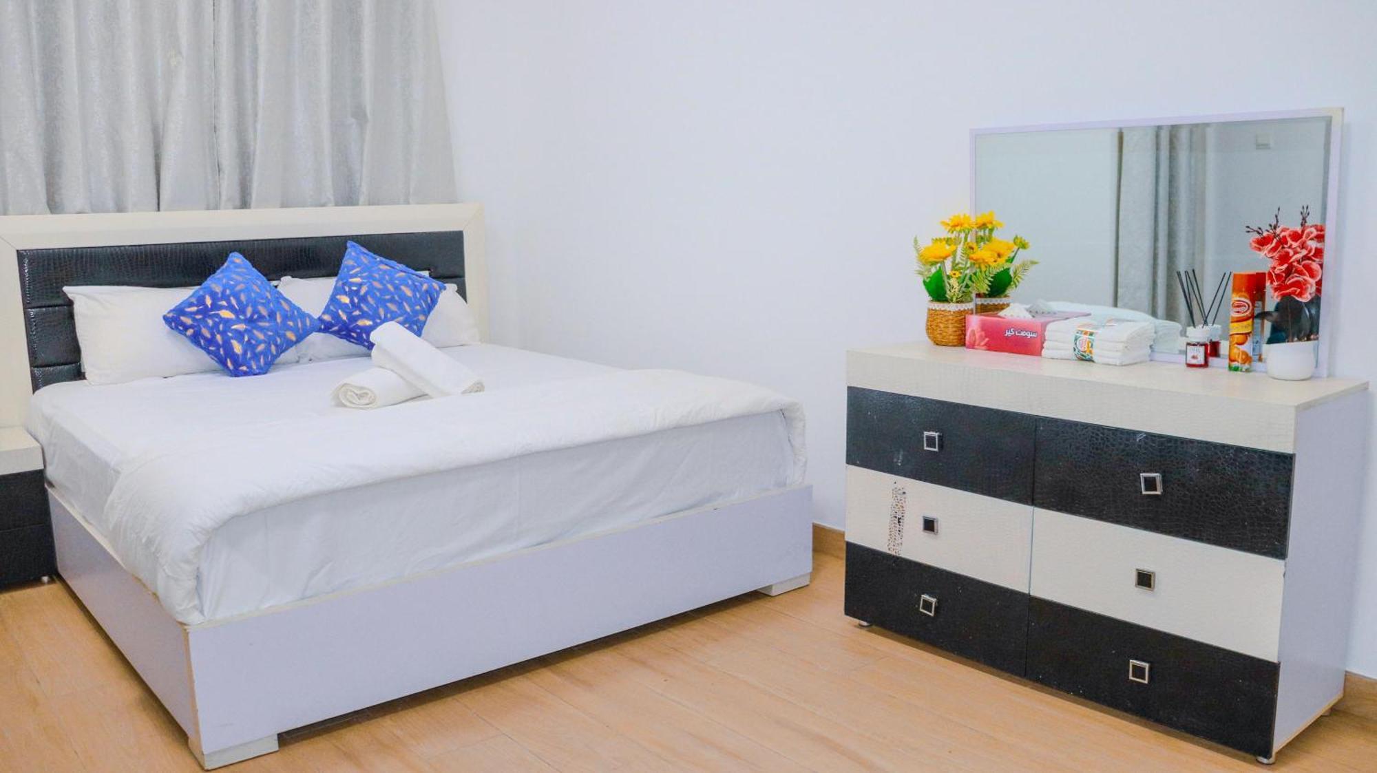 Holiday home Chic 1-bedroom Hall With Wi-fi *