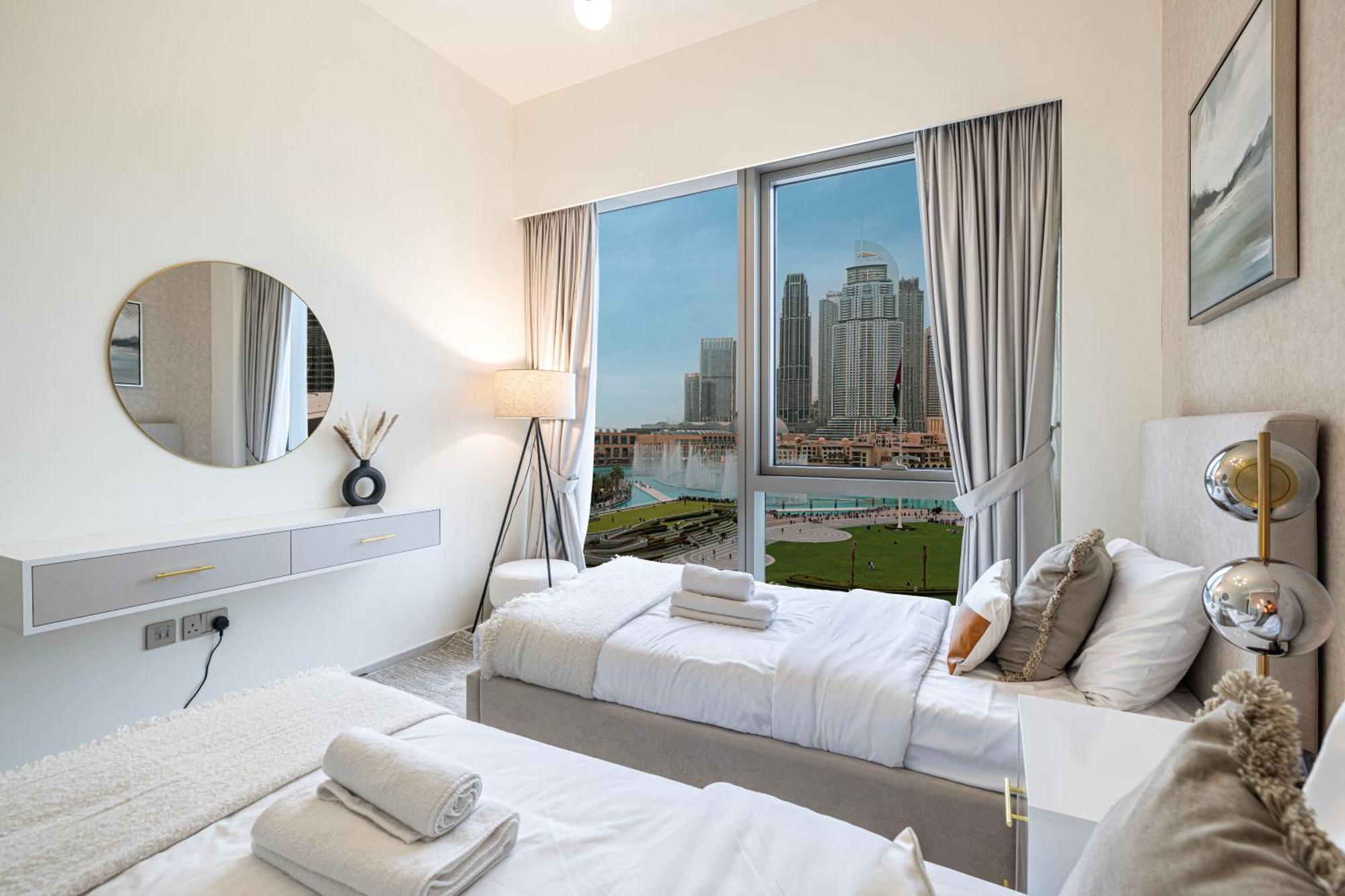 Luxury Burj And Fountain View 5 Min To Mall Apartment