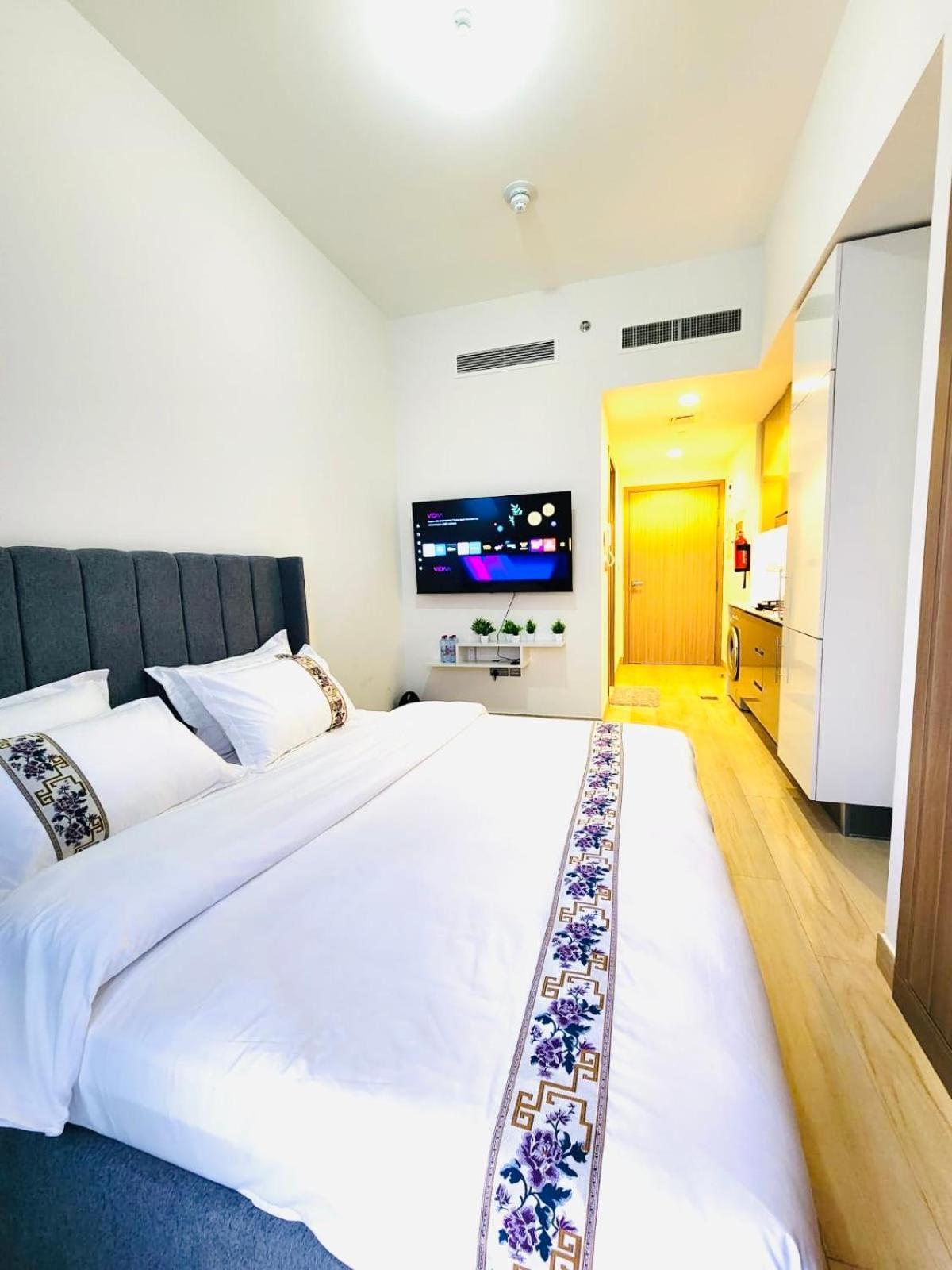 Azizi Rivieira Meydan, Luxury With Burjkhalifa And Pool Views Dubai