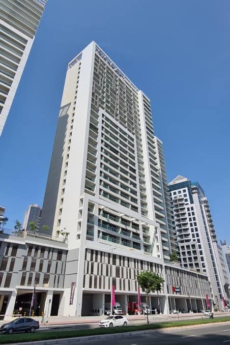 Boho 2bhk Near Mall With Nightlife Apartment Dubai