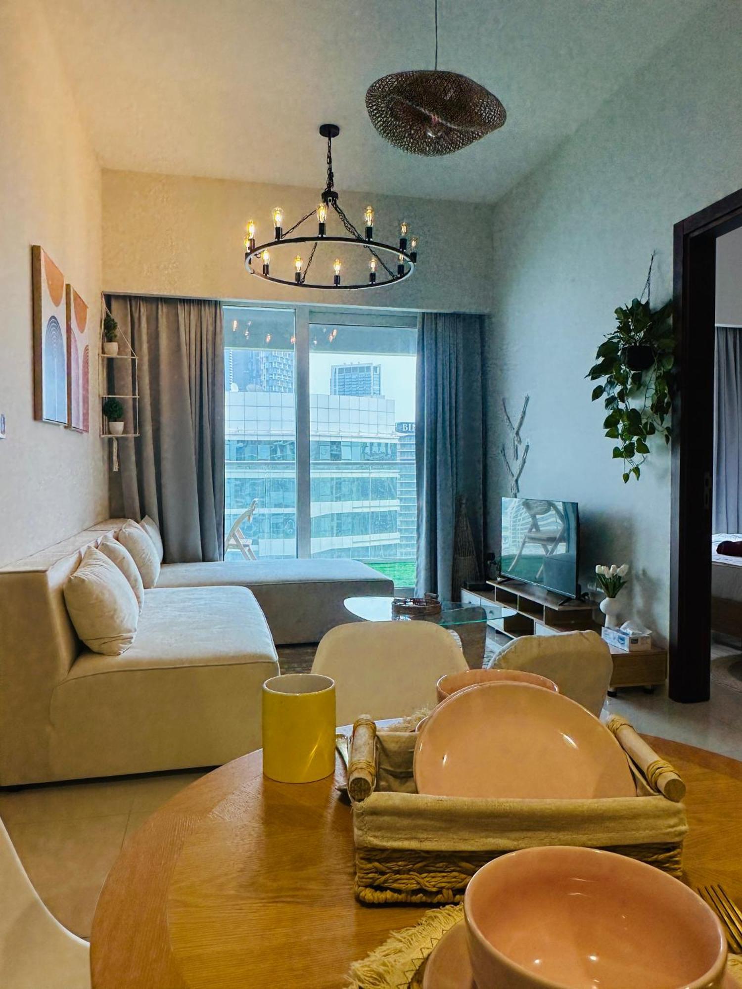 Apartment Boho 2bhk Near Mall With Nightlife Dubai