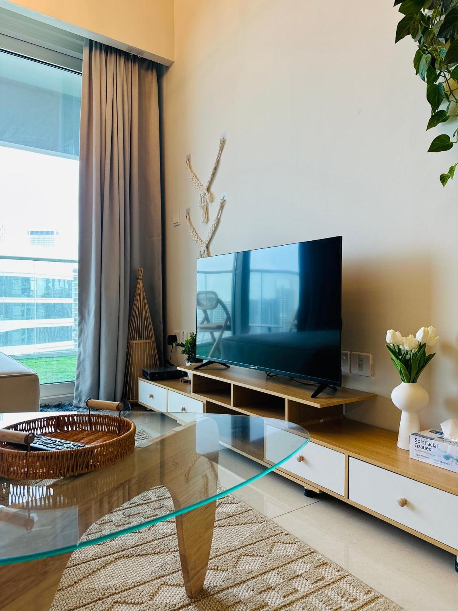 Boho 2bhk Near Mall With Nightlife Dubai