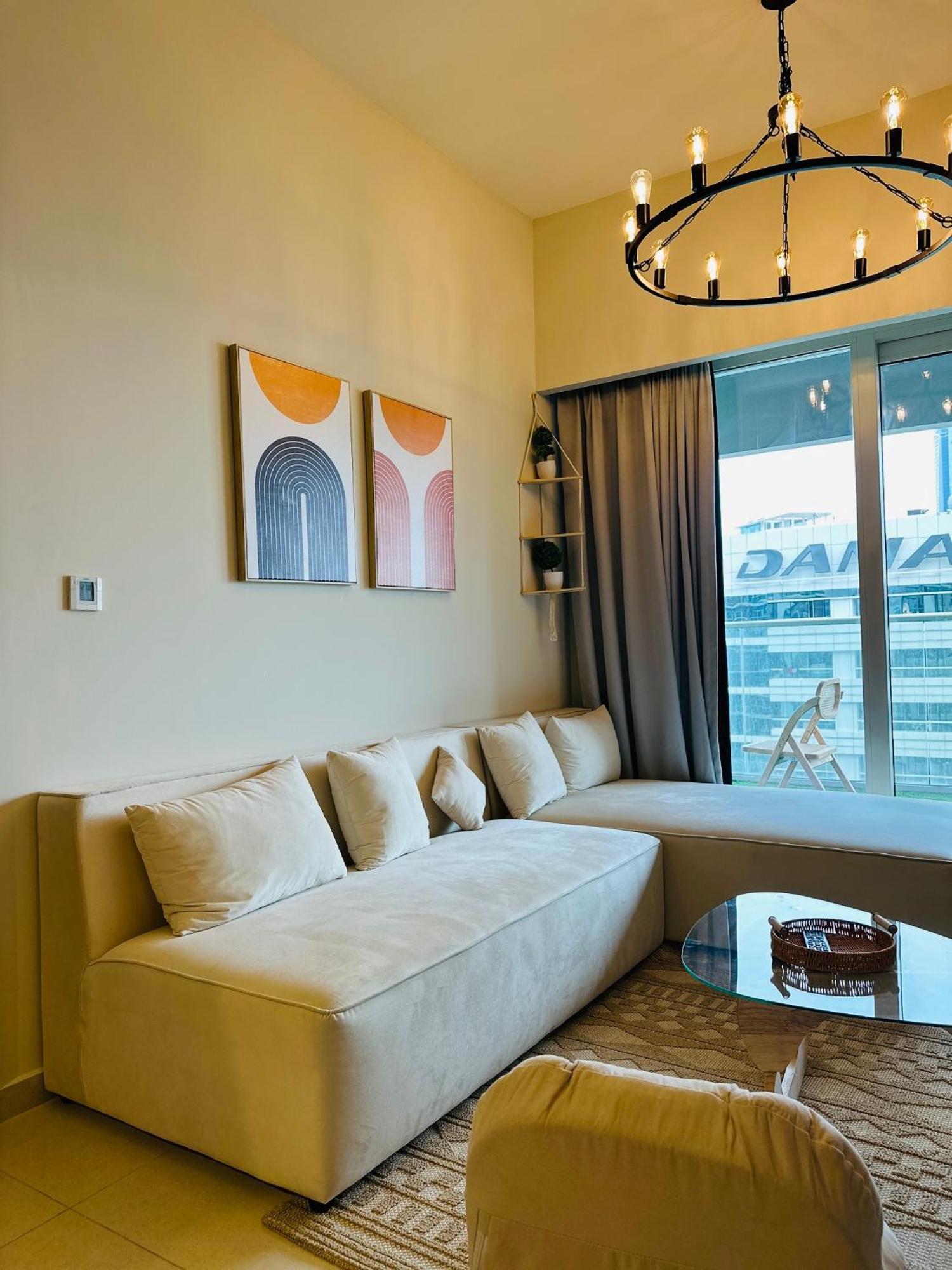 Boho 2bhk Near Mall With Nightlife