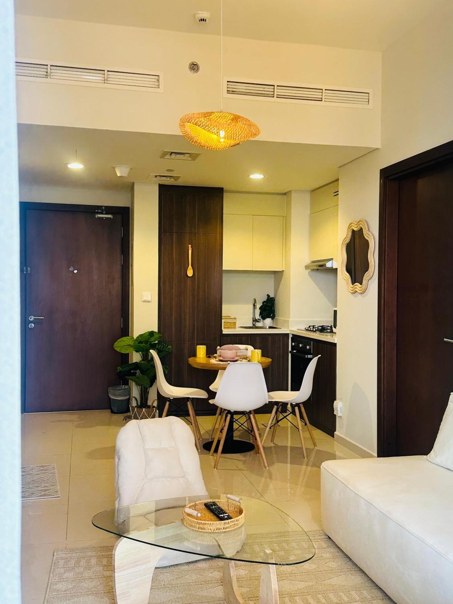 Boho 2bhk Near Mall With Nightlife *