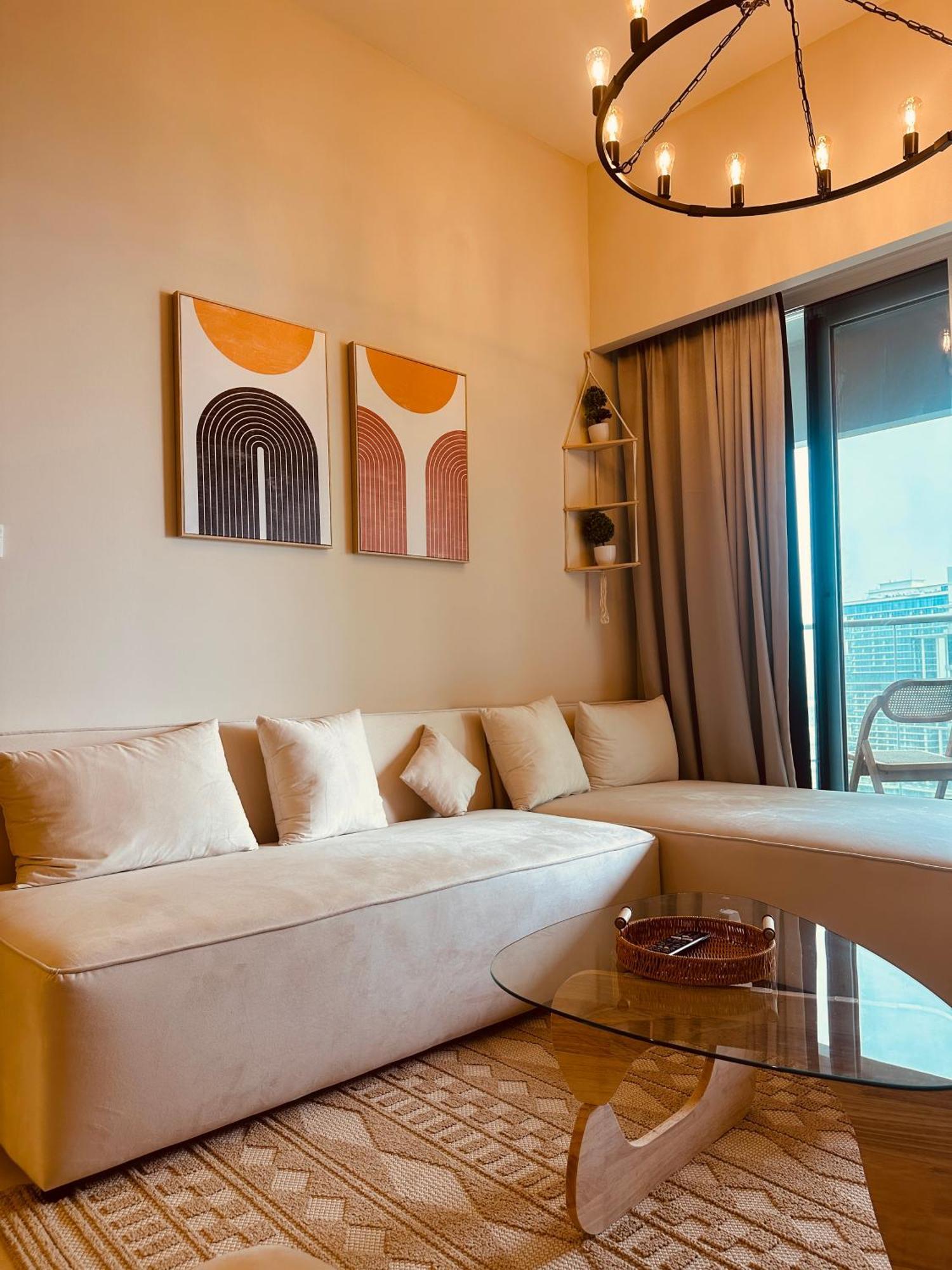 Apartment Boho 2bhk Near Mall With Nightlife *