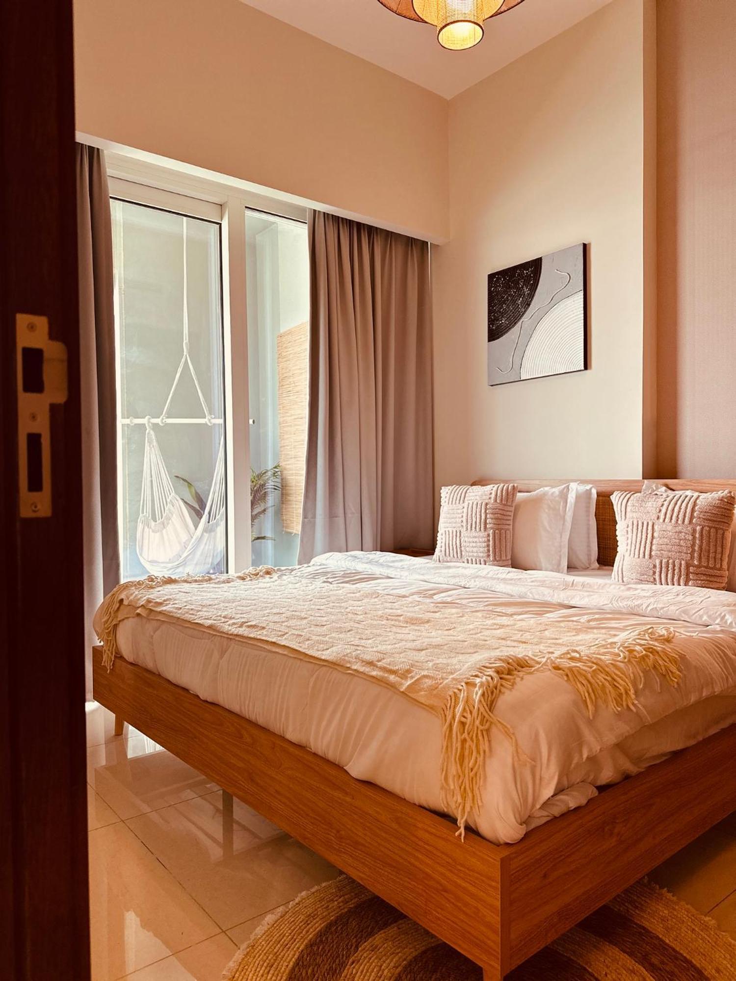 Boho 2bhk Near Mall With Nightlife *