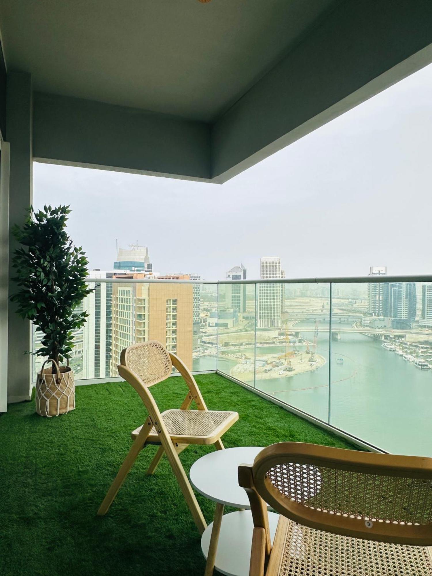 Boho 2bhk Near Mall With Nightlife Dubai