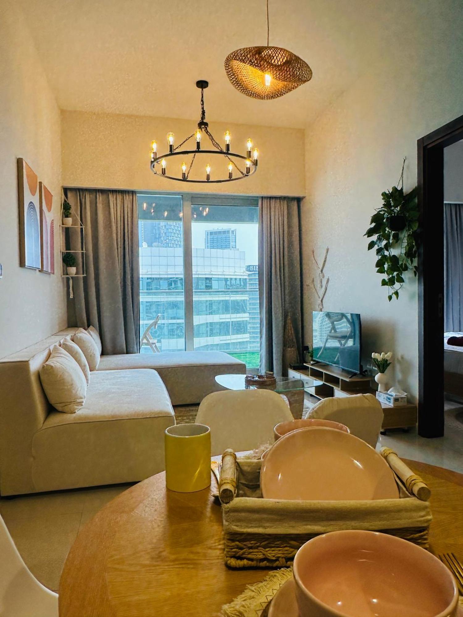 Apartment Boho 2bhk Near Mall With Nightlife Dubai