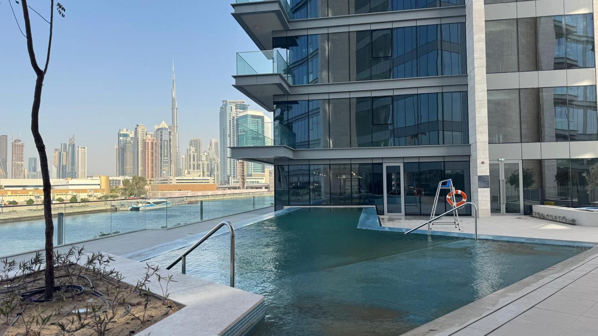 Magnificent - New 1br In Canal Front Residences *