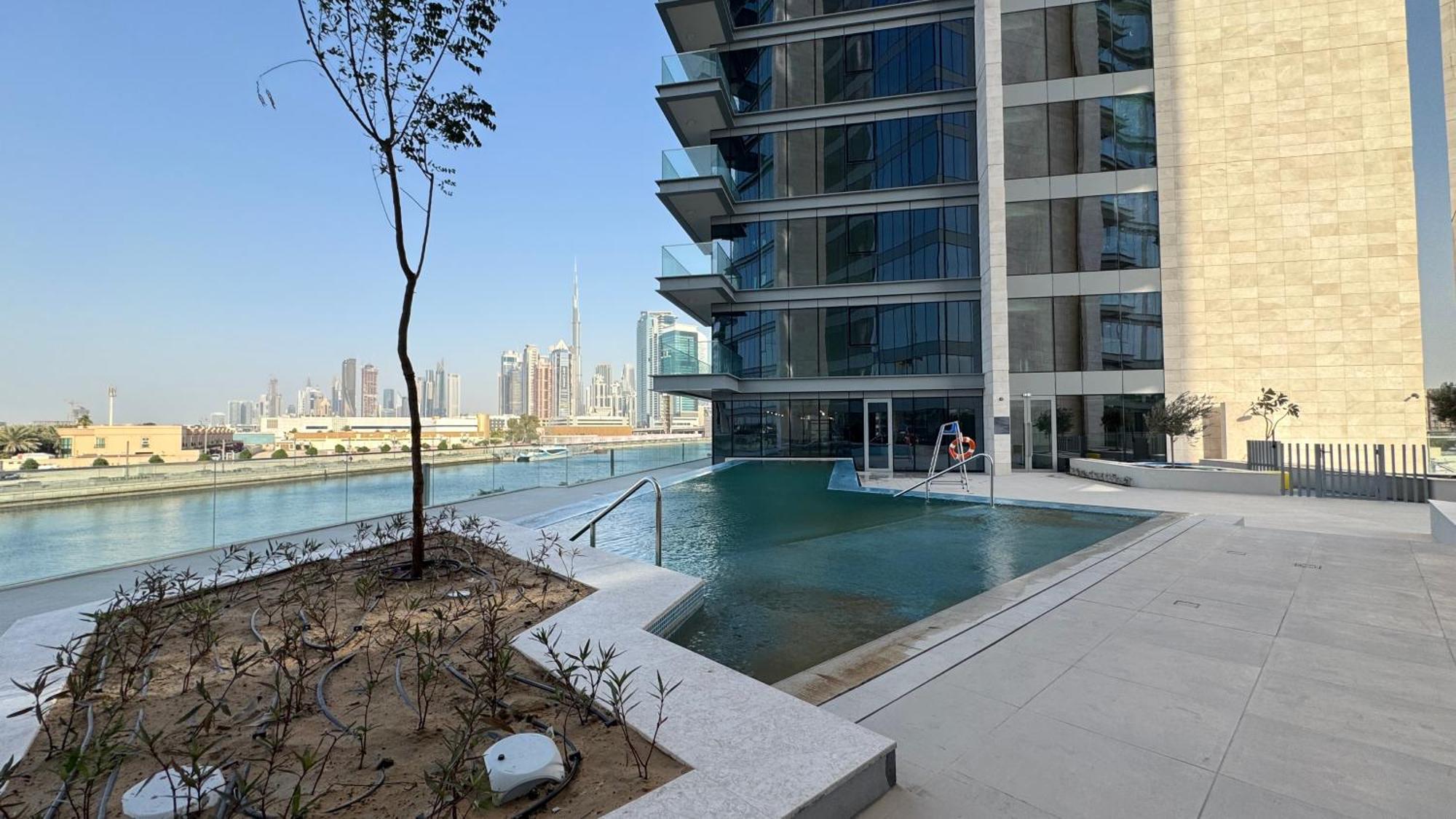 Magnificent - New 1br In Canal Front Residences *