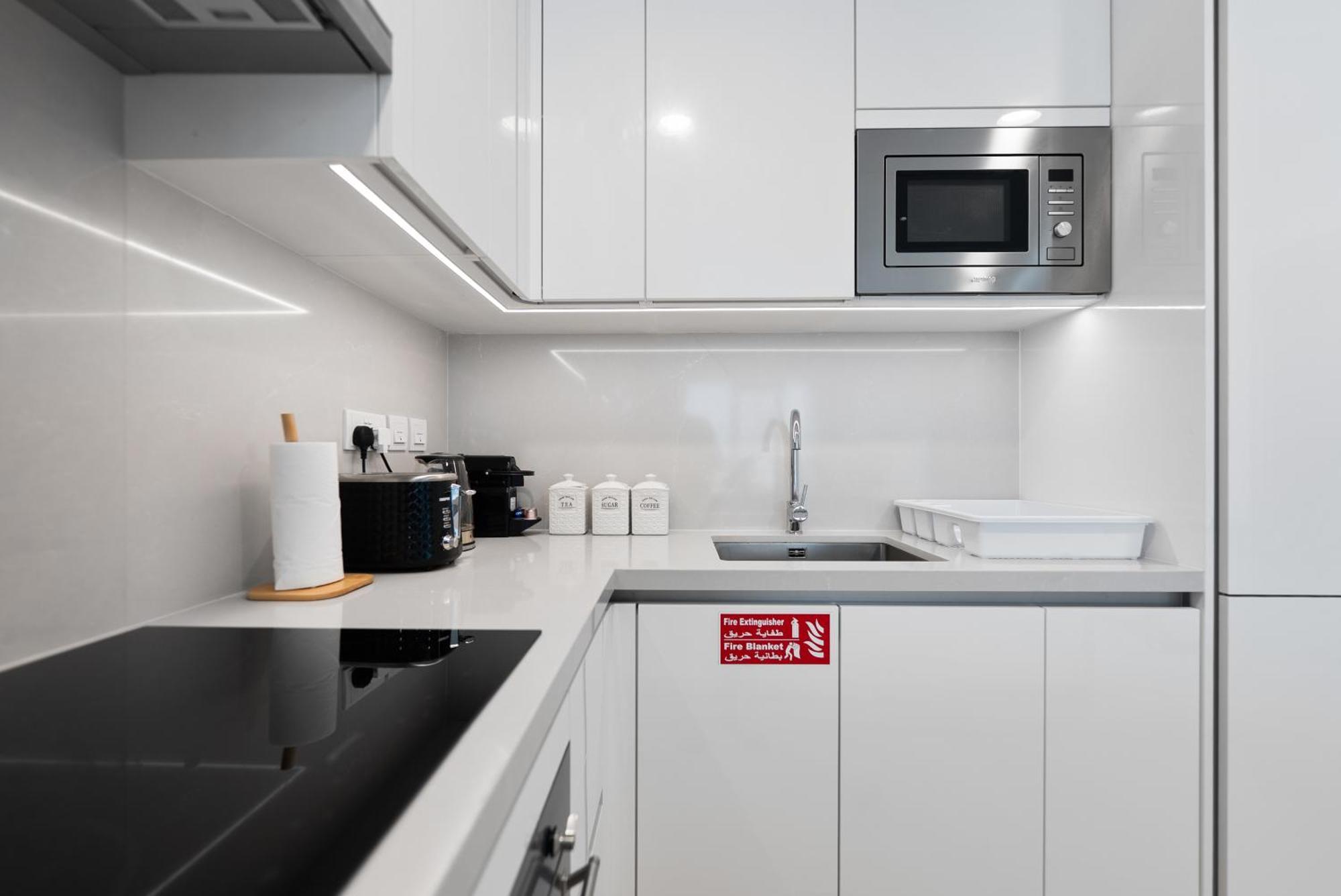 Magnificent - New 1br In Canal Front Residences Dubai