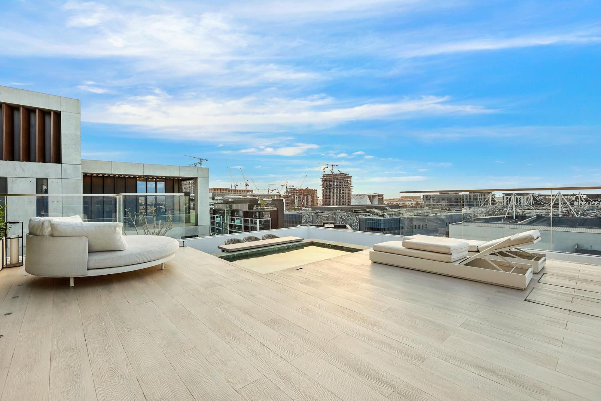 First Class Penthouse Elegance Meets Luxury Apartment