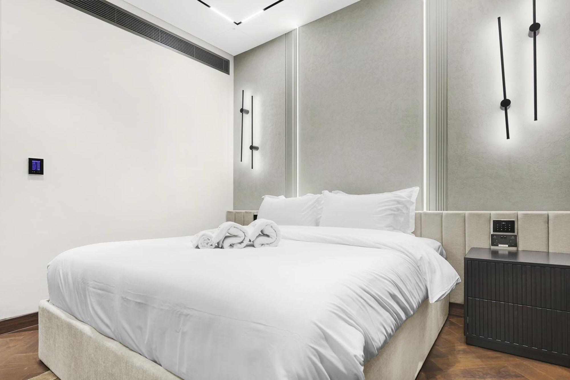 First Class Penthouse Elegance Meets Luxury Apartment