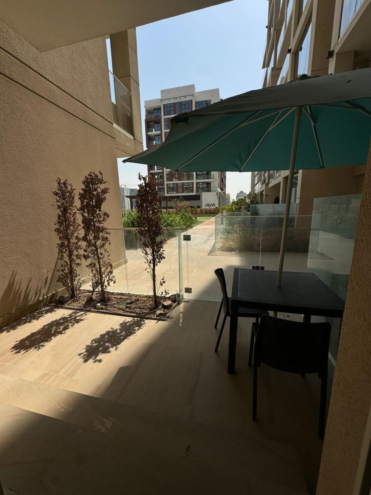 Fully Equipped Prime Location With Pool & Gym Apartment *