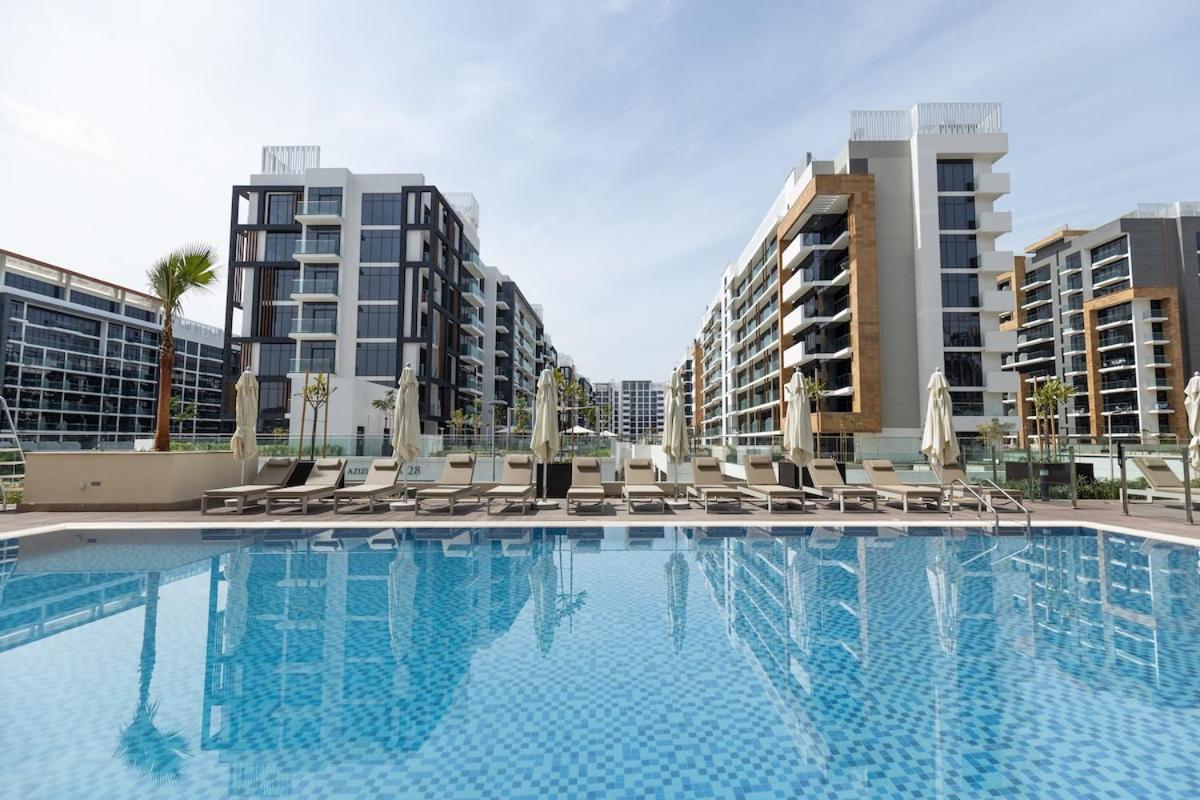 Lovely In Azizi Riviera Apartment