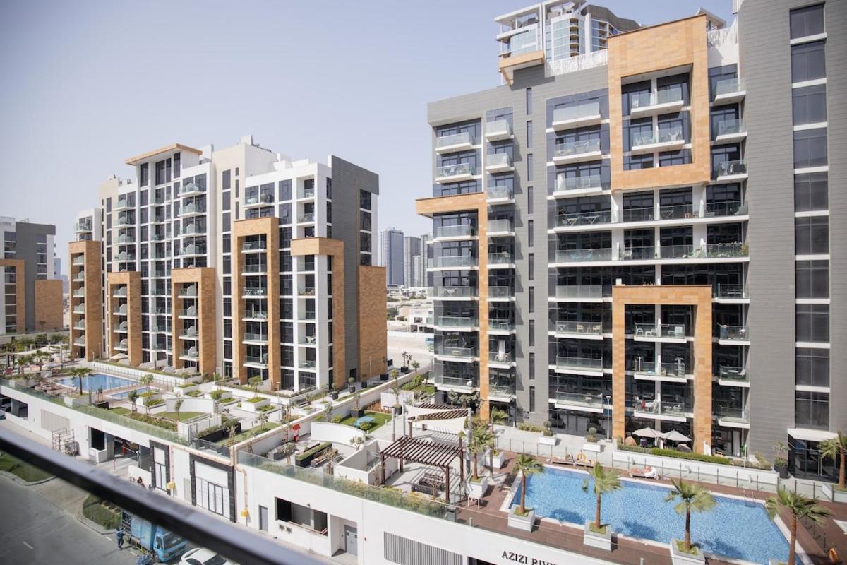 Apartment Lovely In Azizi Riviera