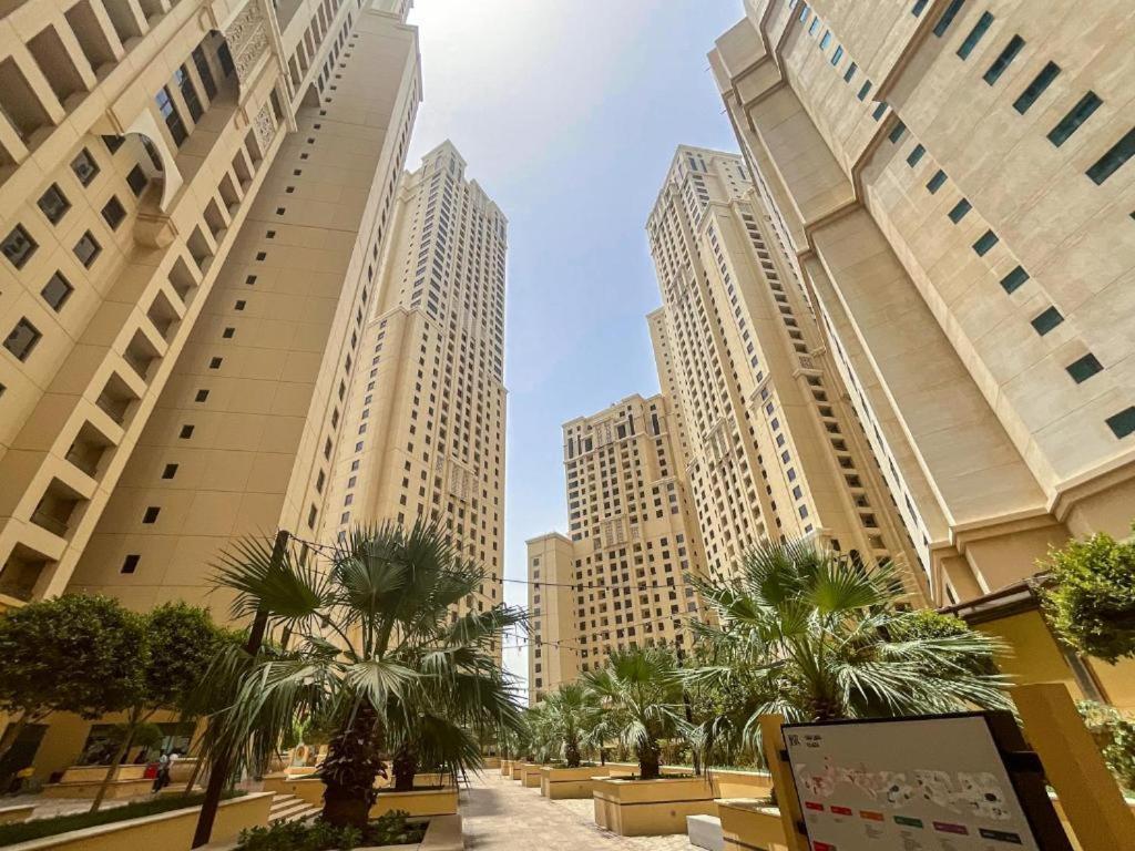 Hawks Marina Jbr Homestay