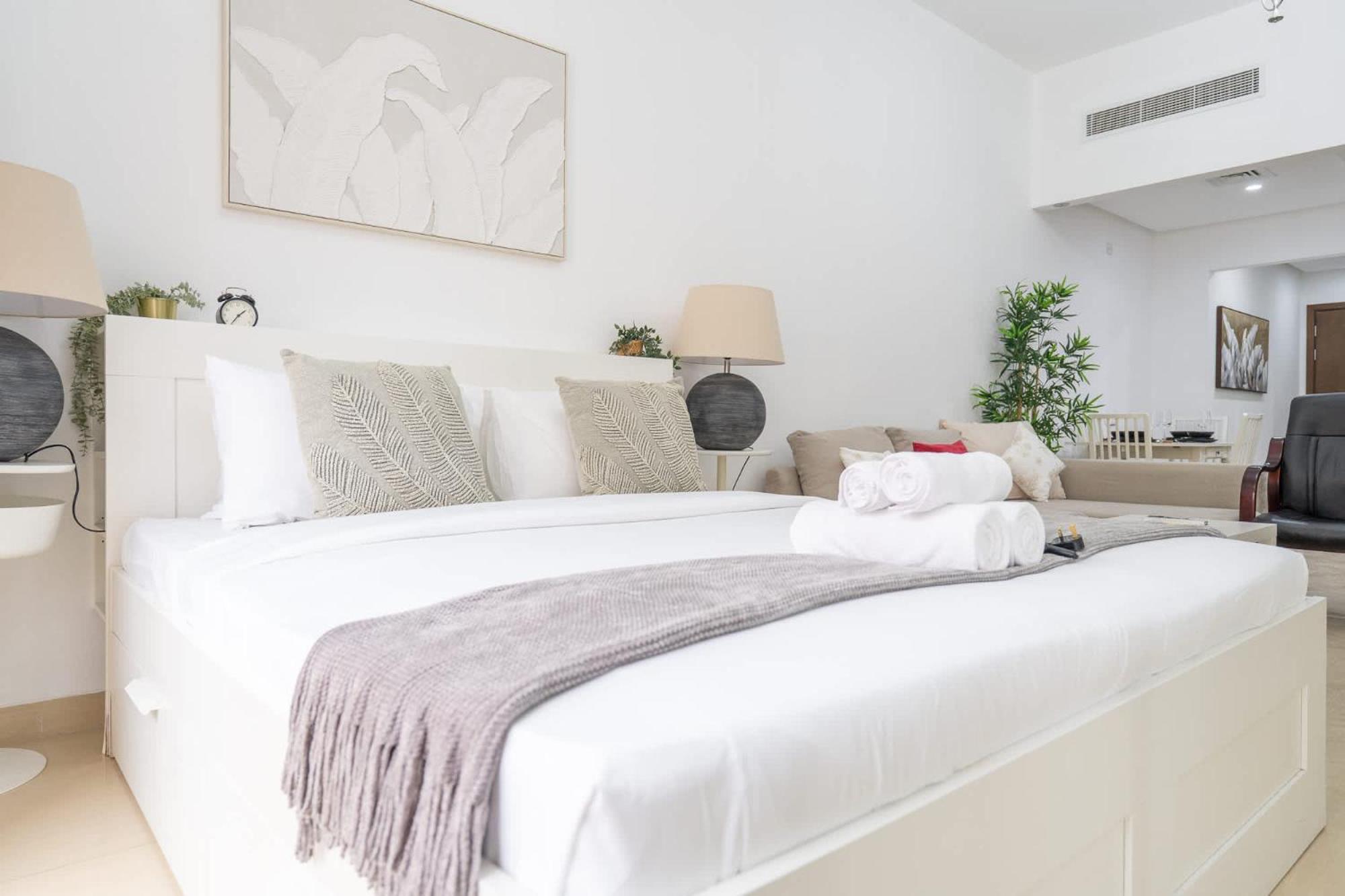 Apartment In Botanica Jvc Perfect For 3