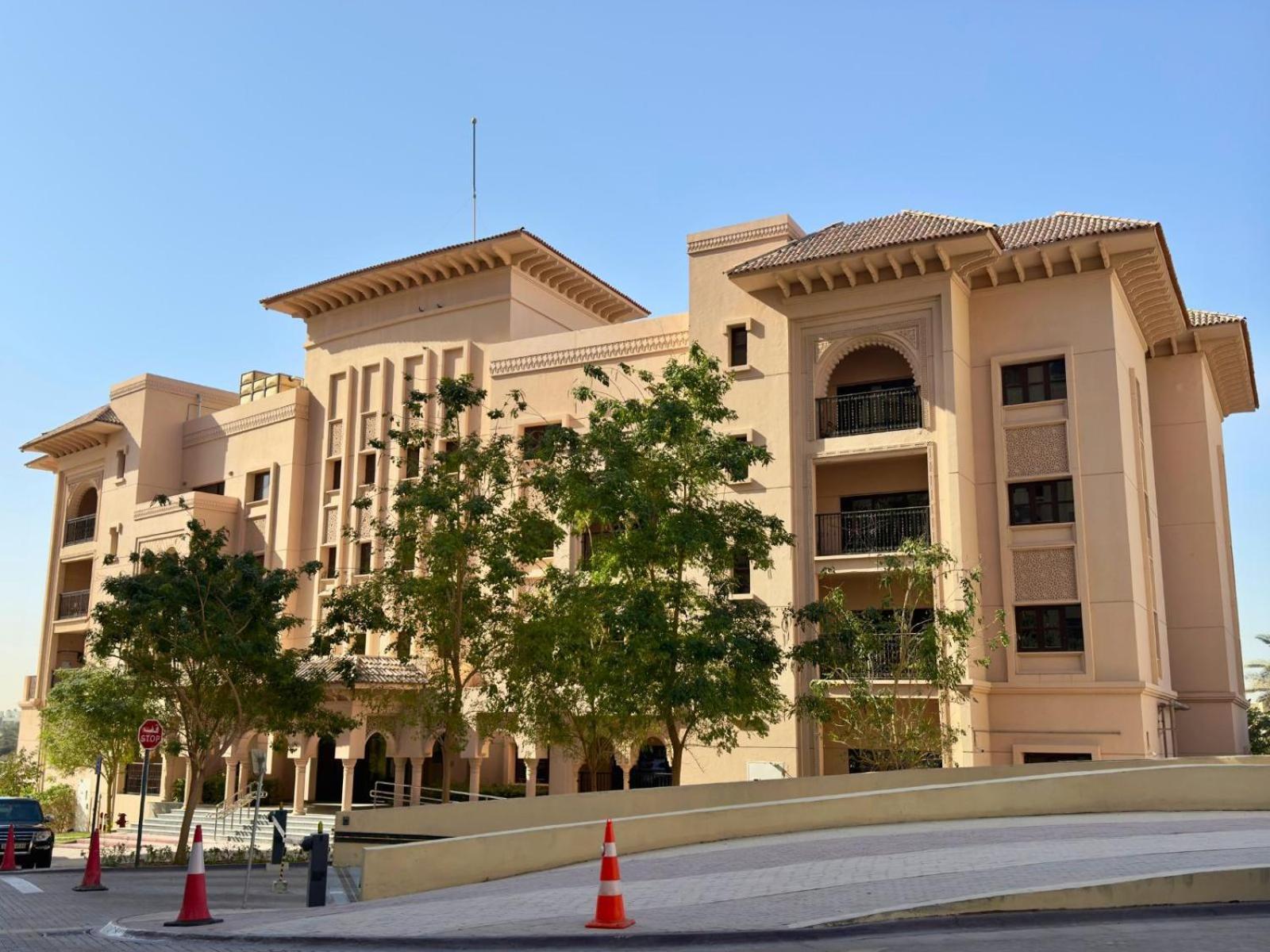 Spacious Family-friendly Living 1br In Jumeirah Golf Estate Apartment *