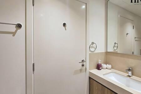Apartment Stunning 2 Bed In Downtown Views