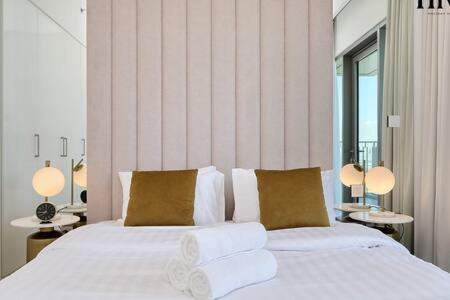 Stunning 2 Bed In Downtown Views Dubai