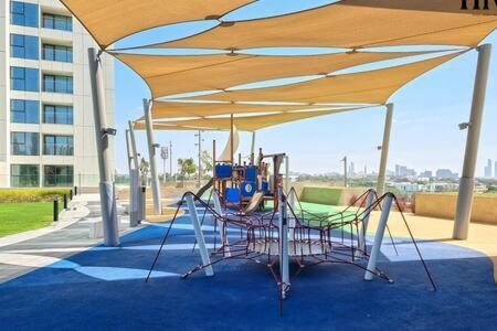 Stunning 2 Bed In Downtown Views Apartment