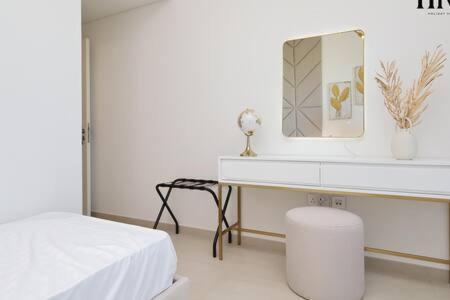 Stunning 2 Bed In Downtown Views Dubai