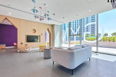 Stunning 2 Bed In Downtown Views