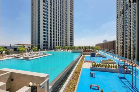 Stunning 2 Bed In Downtown Views * Dubai