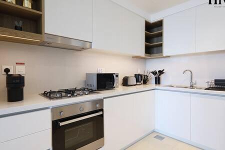 Apartment Stunning 2 Bed In Downtown Views *