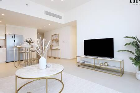 Stunning 2 Bed In Downtown Views