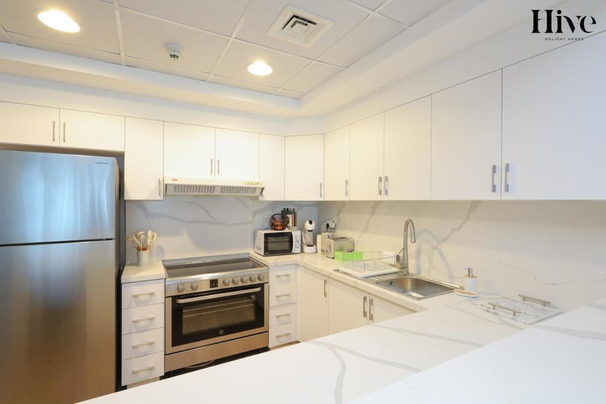 Gorgeous 1 Bed In Churchill Tower, Business Bay * Dubai