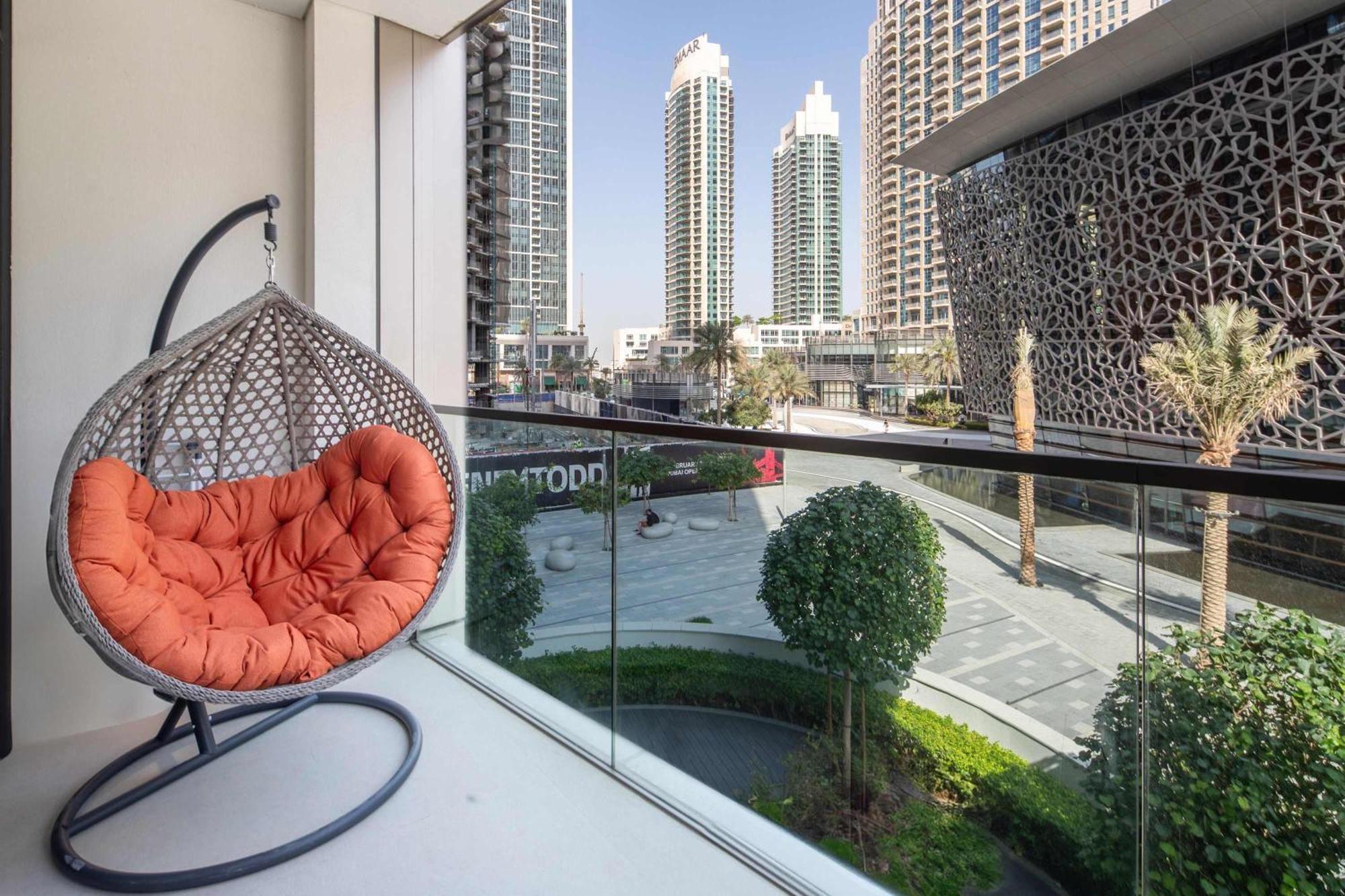 Frank Porter - Grande Signature Apartment