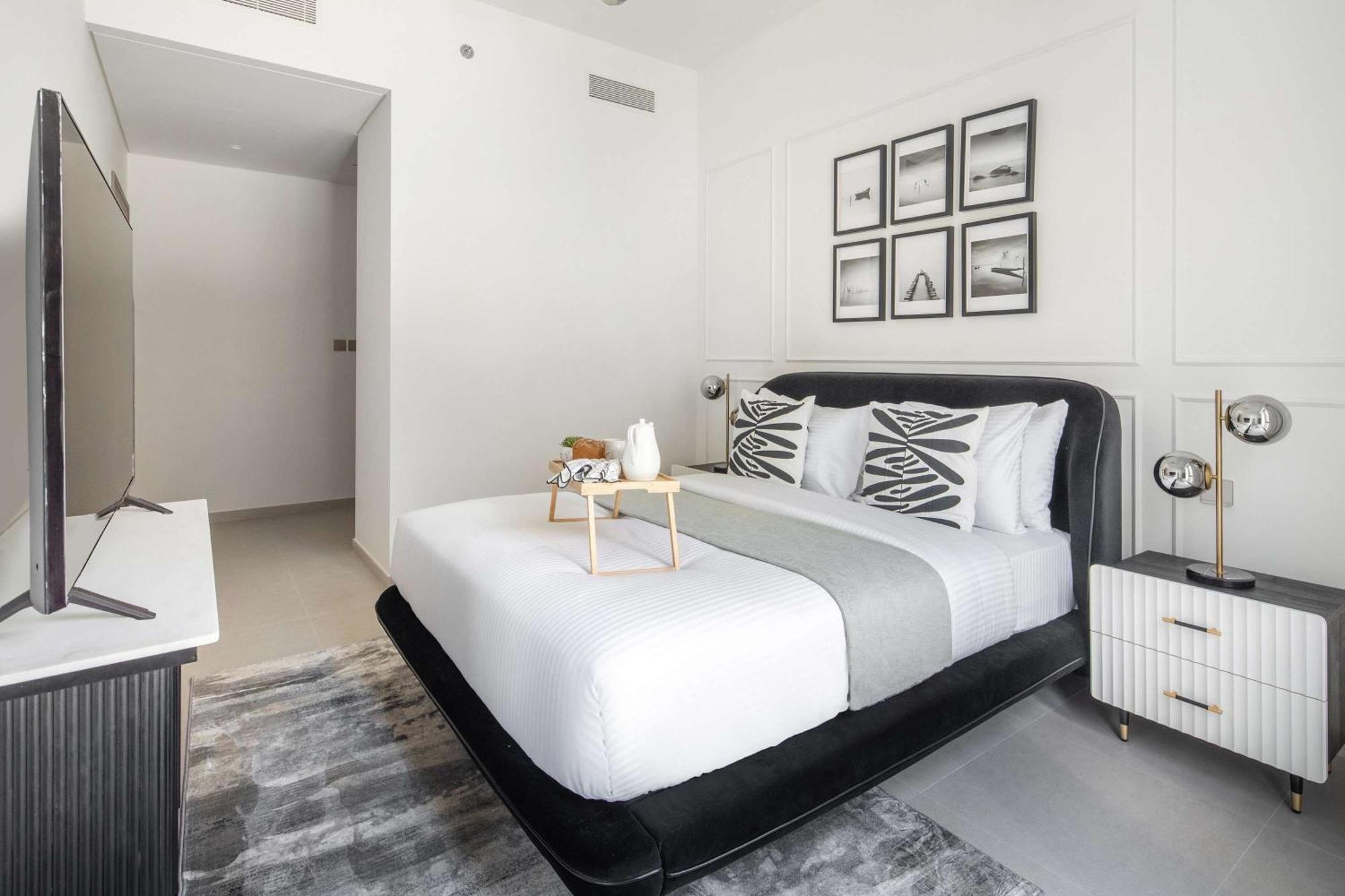 Frank Porter - Grande Signature Apartment Dubai