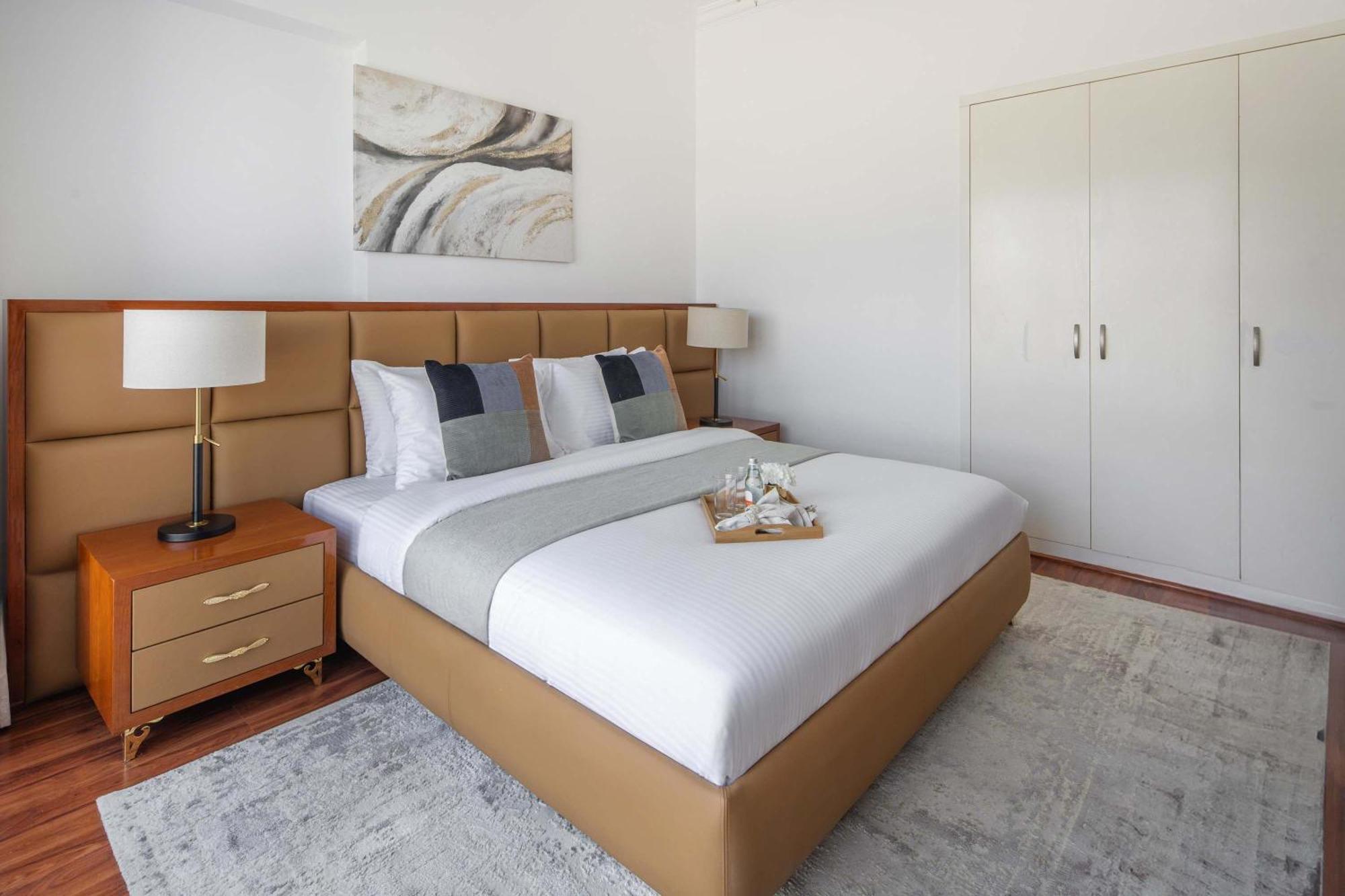 Frank Porter - Rbc Tower Apartment