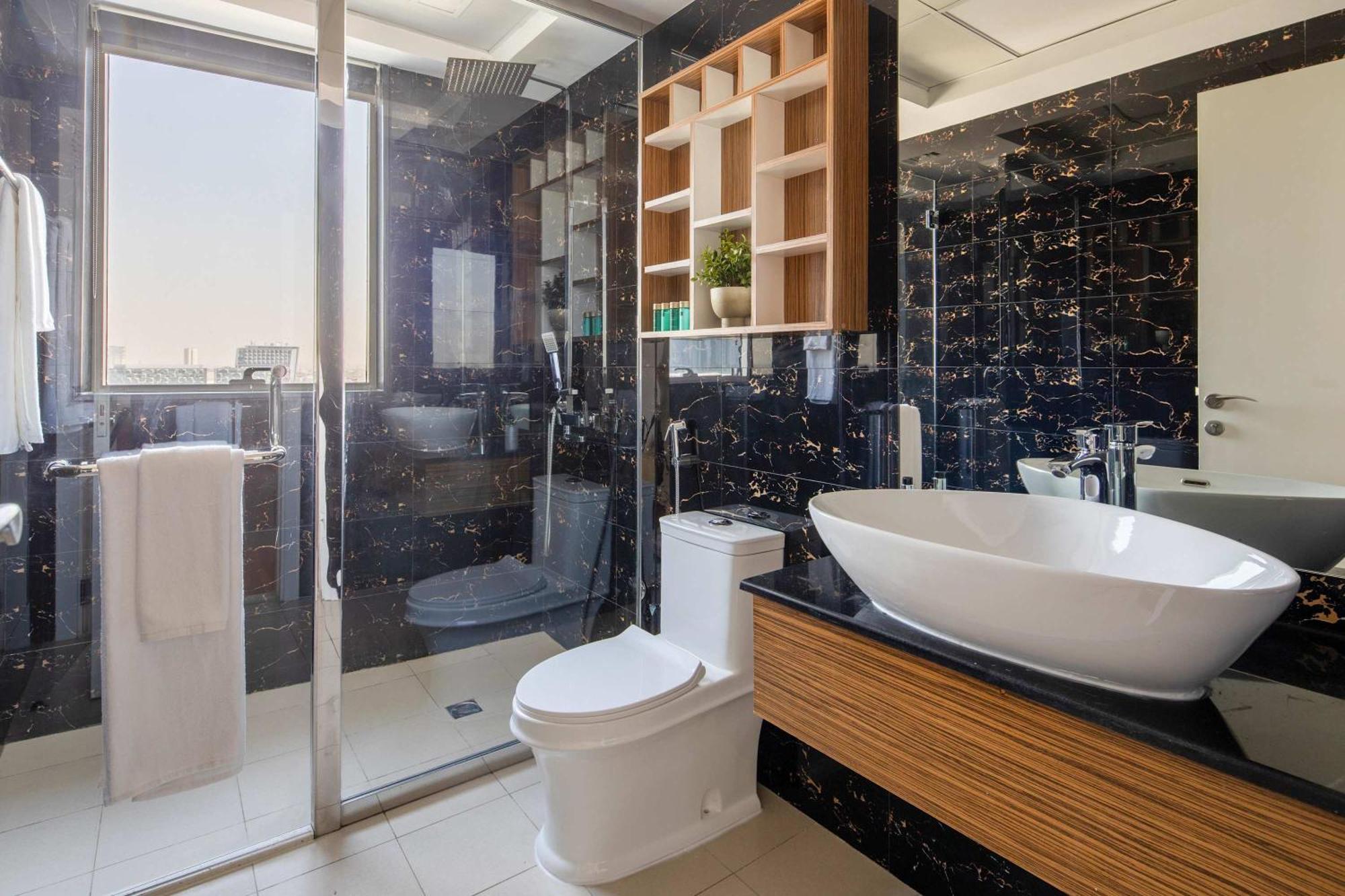 Frank Porter - Rbc Tower Apartment