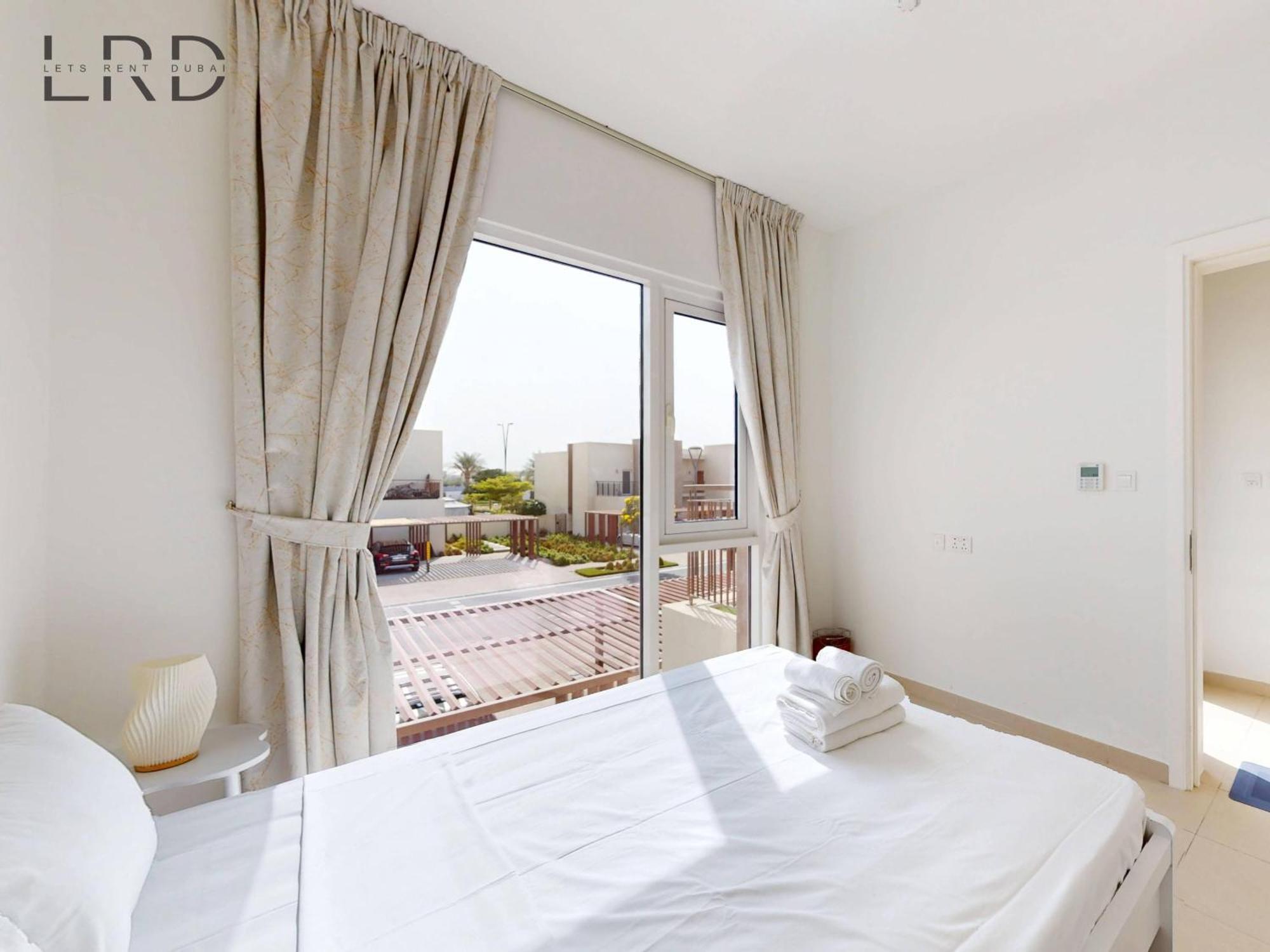 Bright And Cozy 2br In Emaar South Apartment *