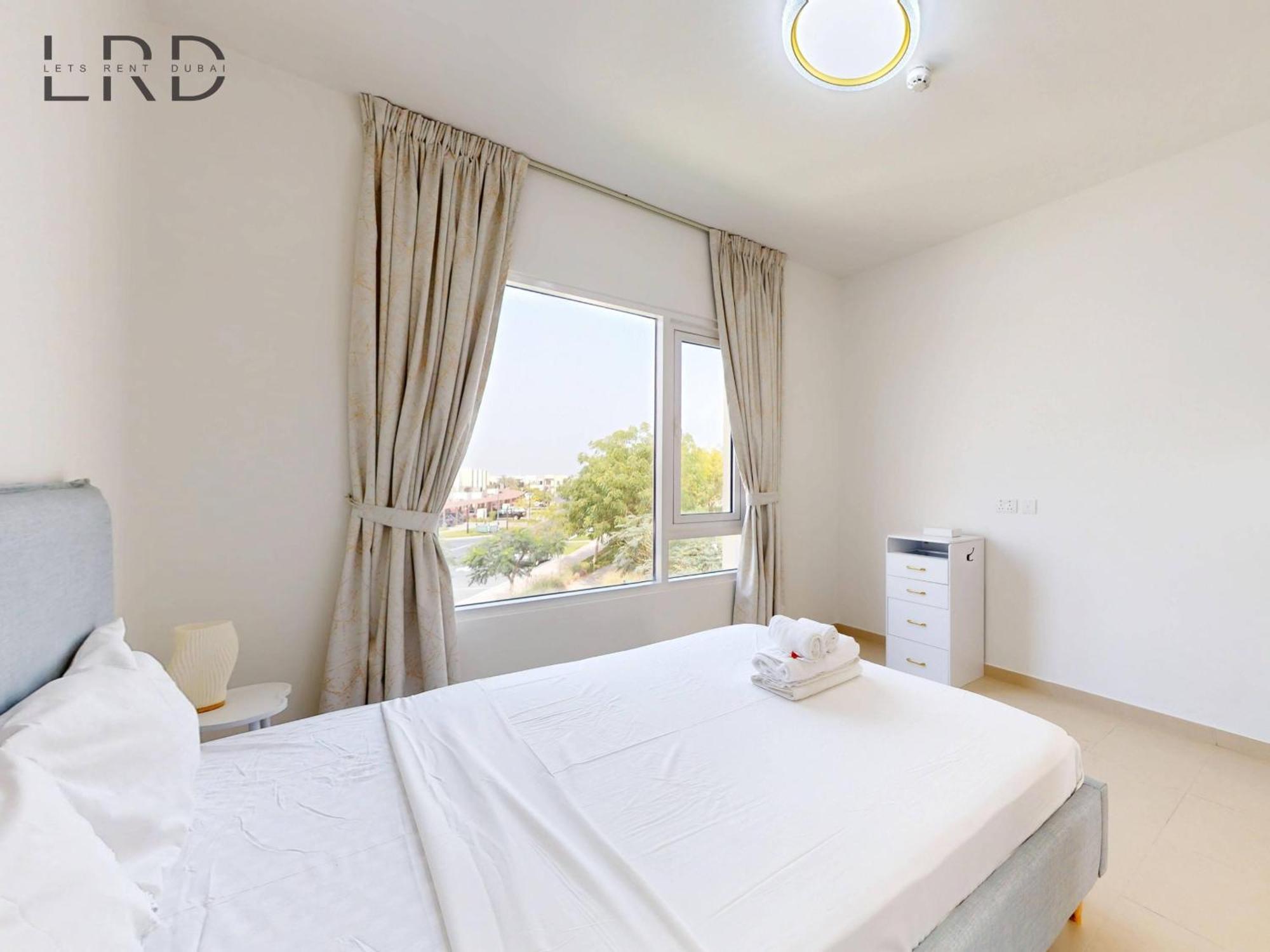 Bright And Cozy 2br In Emaar South *