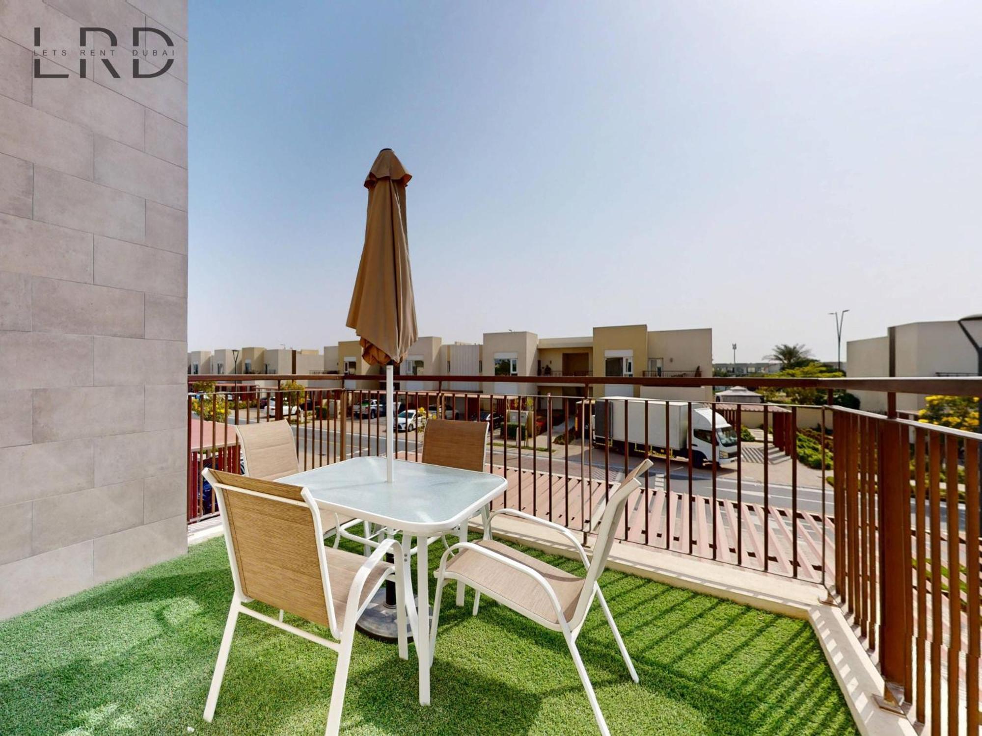 Bright And Cozy 2br In Emaar South