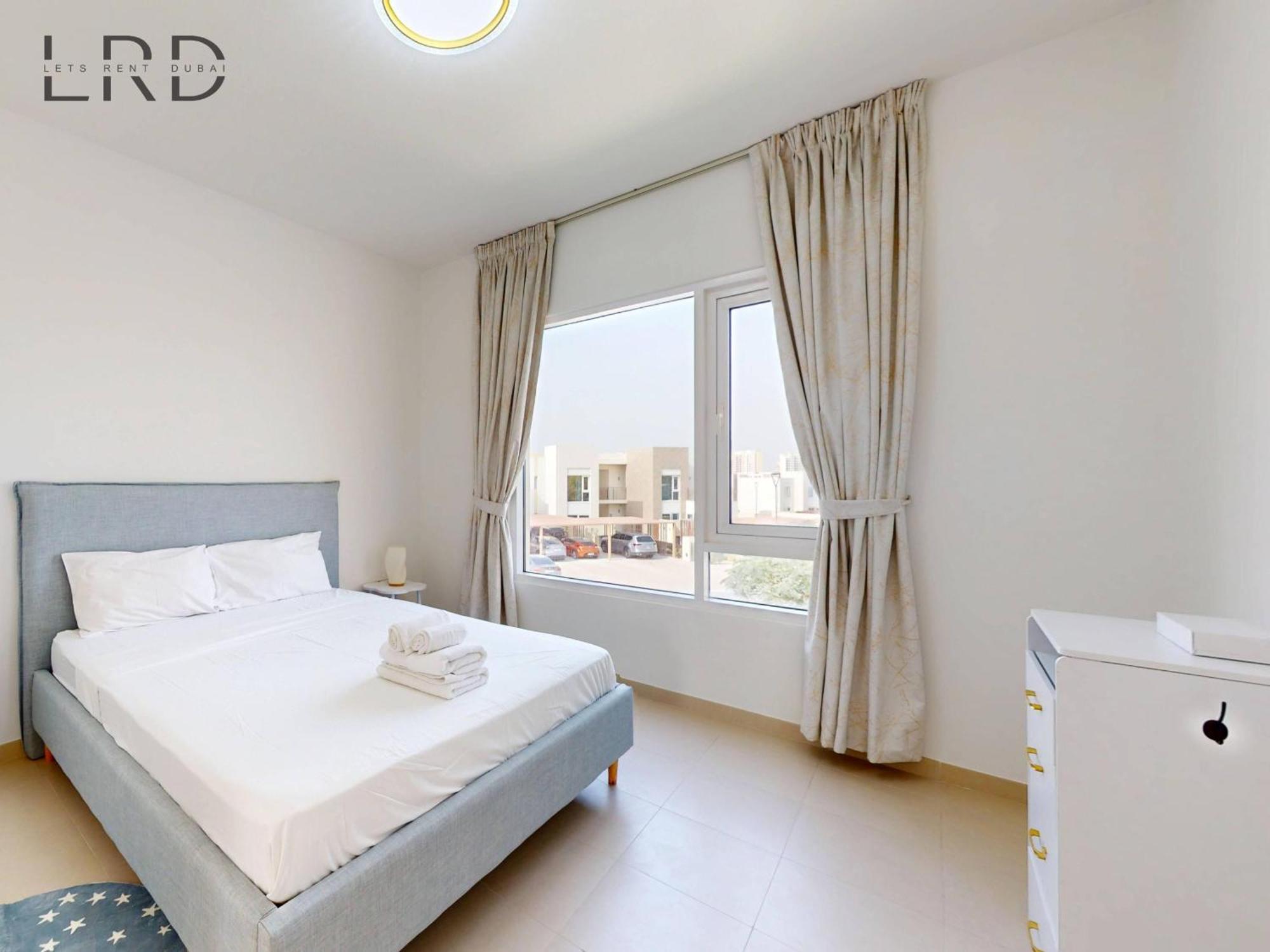 Bright And Cozy 2br In Emaar South Apartment *