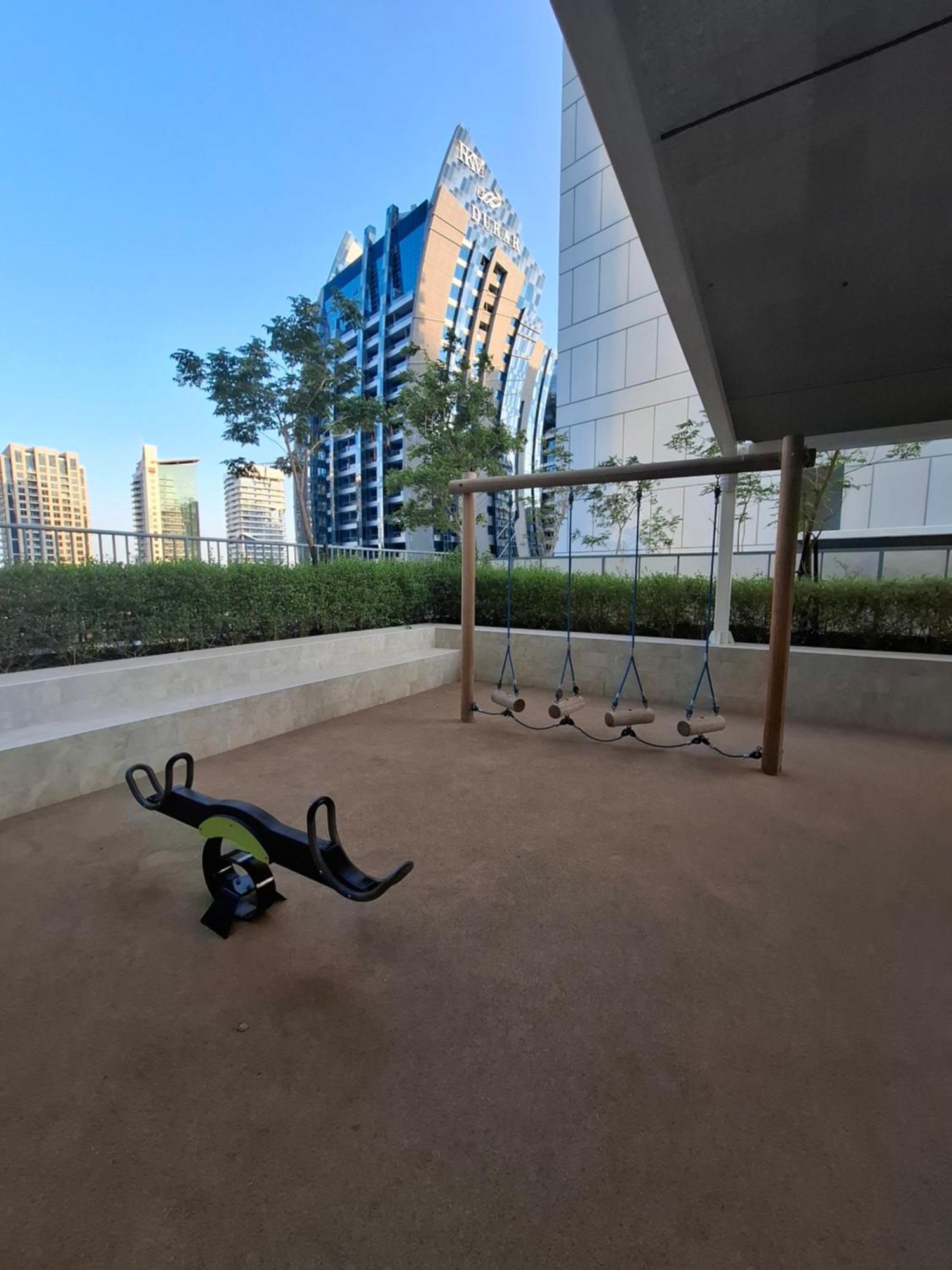 Burj View - Chic 2br - 5min Mall Canal Dubai