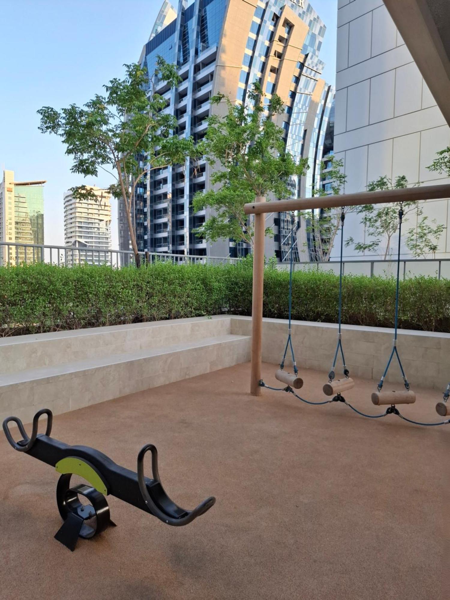Burj View - Chic 2br - 5min Mall Canal Apartment Dubai