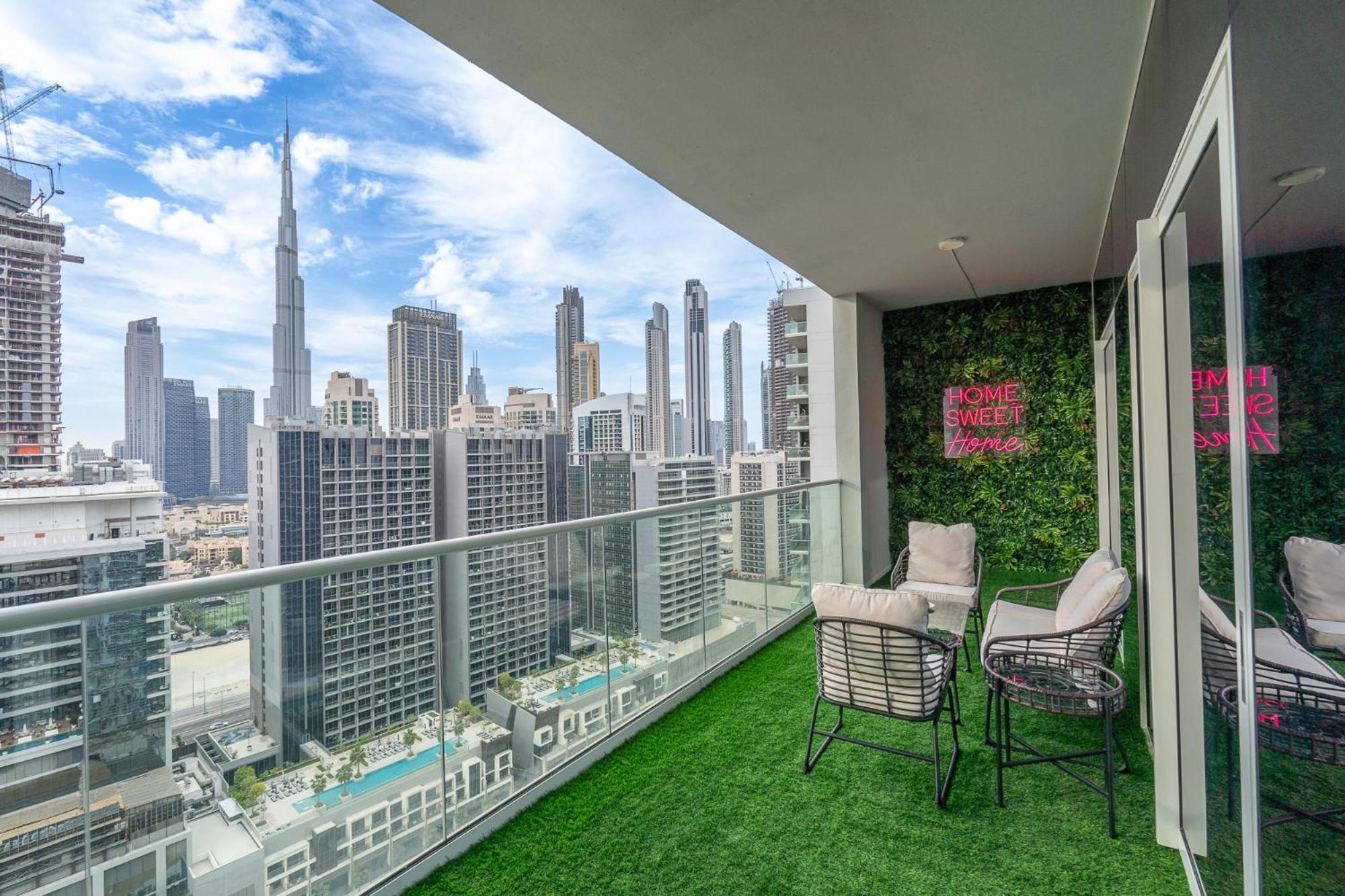 Burj View - Chic 2br - 5min Mall Canal Apartment *